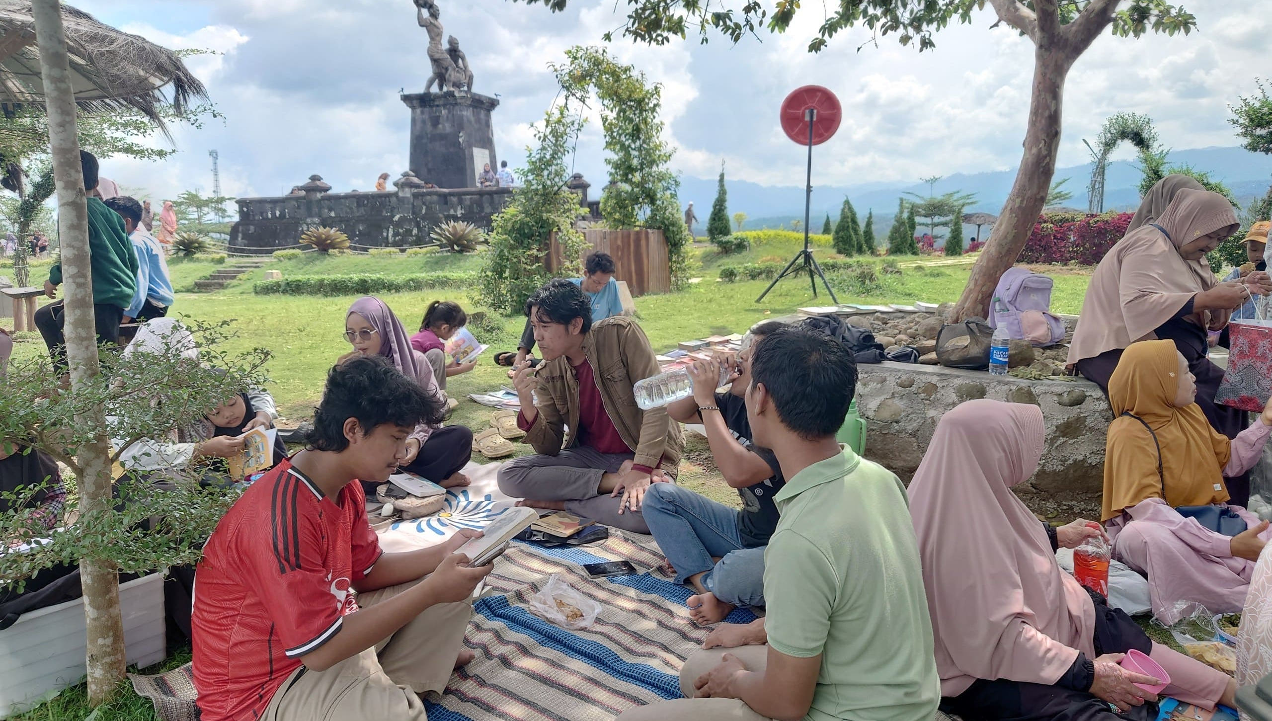 Komunitas Sekutu Buku diskusi buku Hak untuk Malas